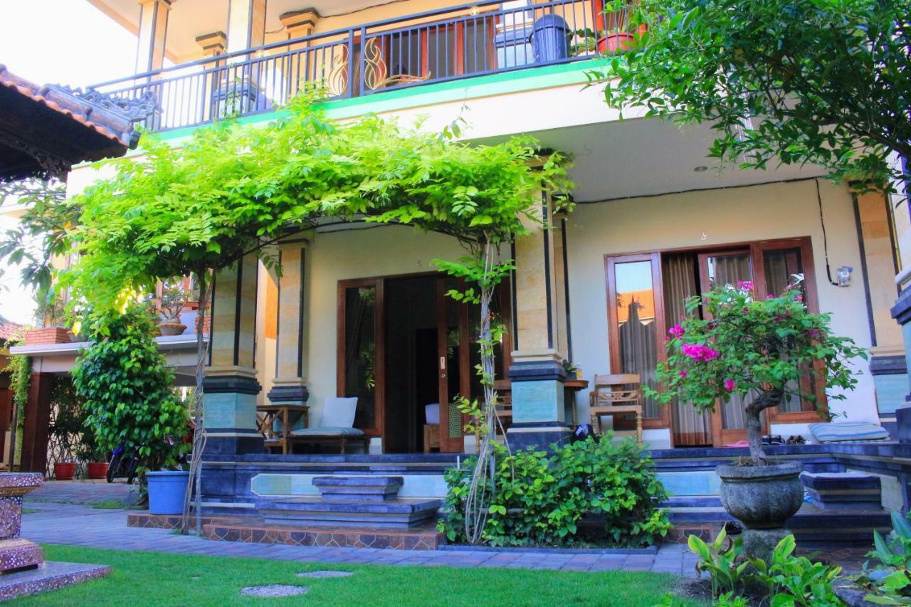 Cr Tris Wisma tamu Seminyak (Bali)