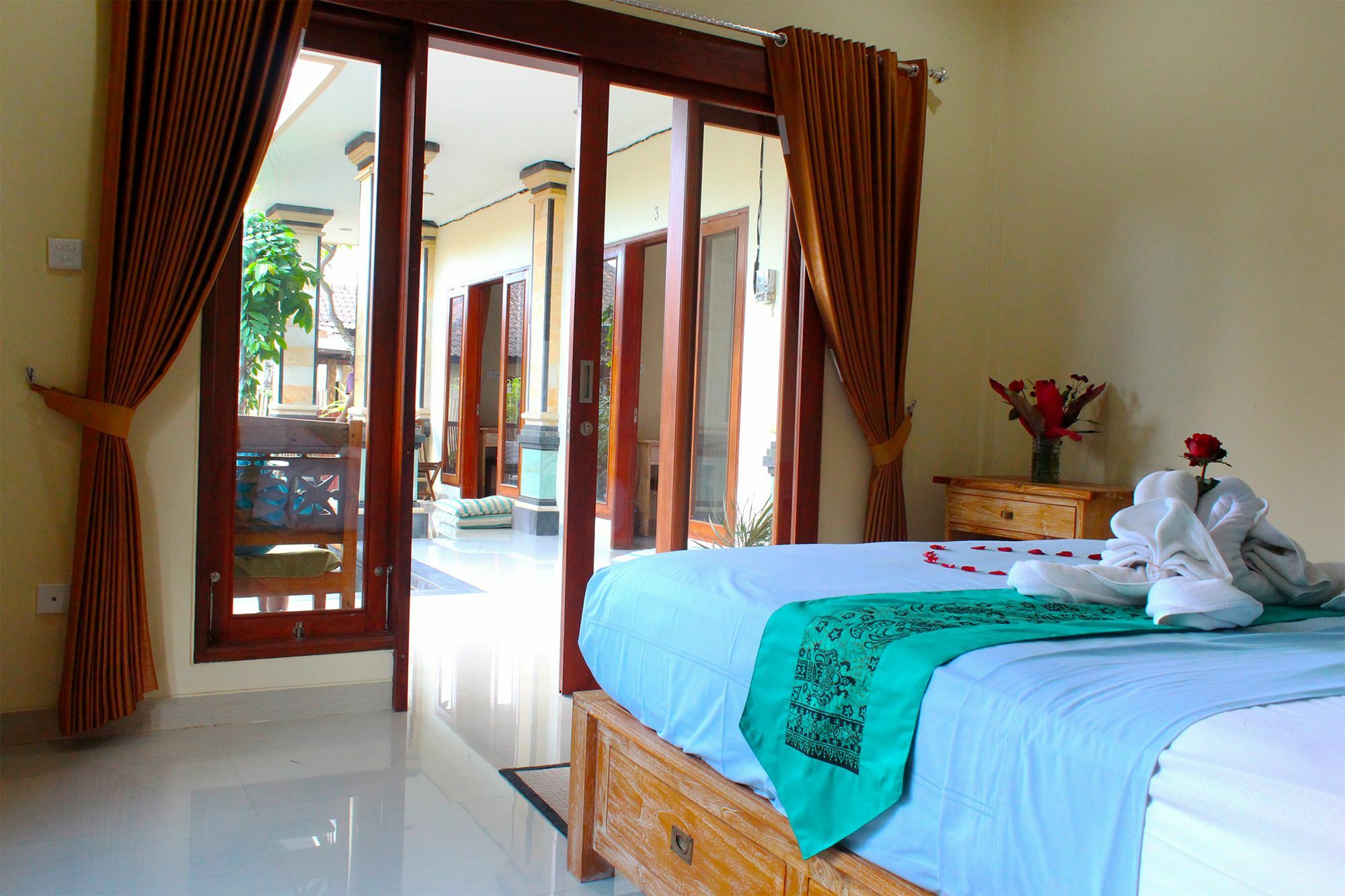 Wisma tamu Cr Tris Seminyak (Bali)