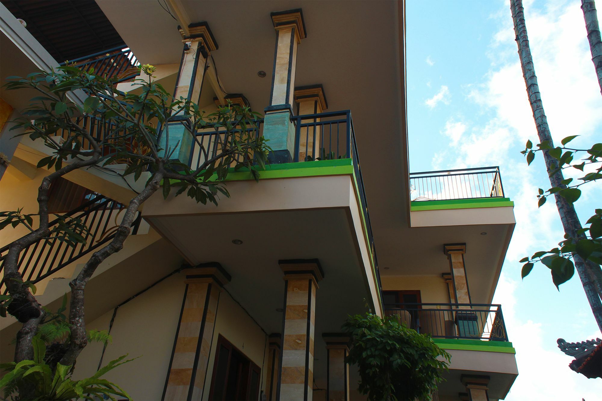 Wisma tamu Cr Tris 2*