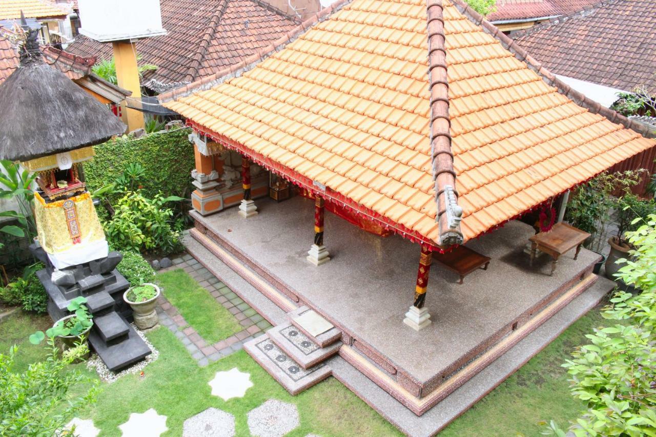 Cr Tris Wisma tamu 2*
